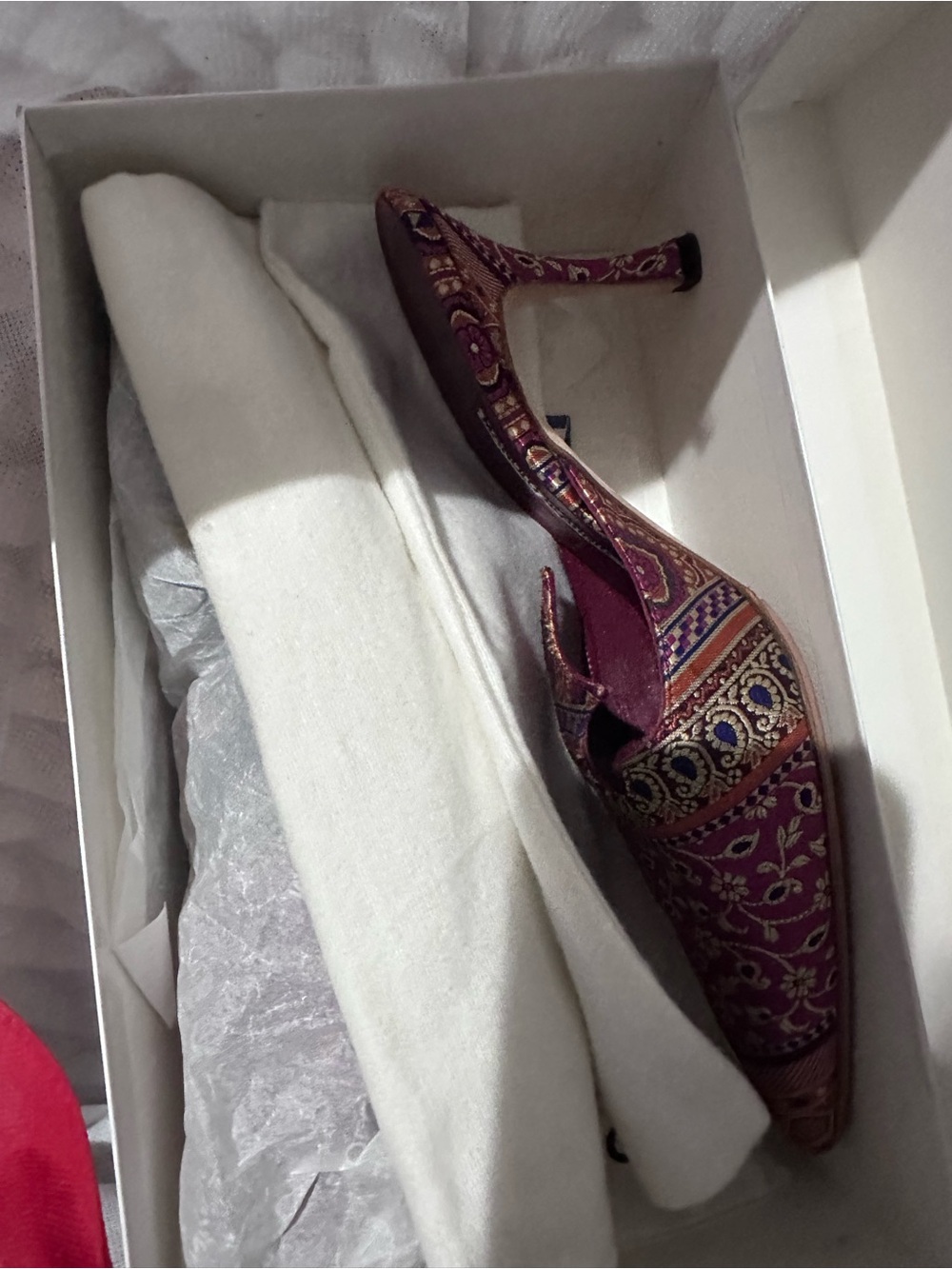 Manolo Blahnik Burgundy & Gold Jacquard heels, Size 38 (original box & dust bag) - Picture 3 of 3